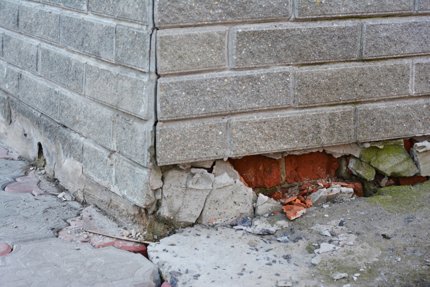5 Signs Your Home Has a Foundation Problem